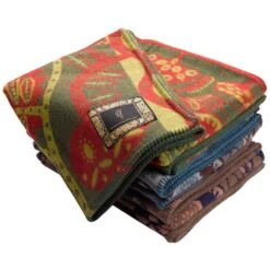 Klaus Haapaniemi & Co. Bees Blanket, Green 9 Klaus Haapaniemi & Co. Bees Blanket, Green -Textile Promotional Store 26KlausHaapaniemi iso