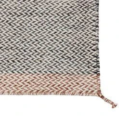 Muuto Ply Rug, Black - White -Textile Promotional Store 664 16 MuutoFV iso