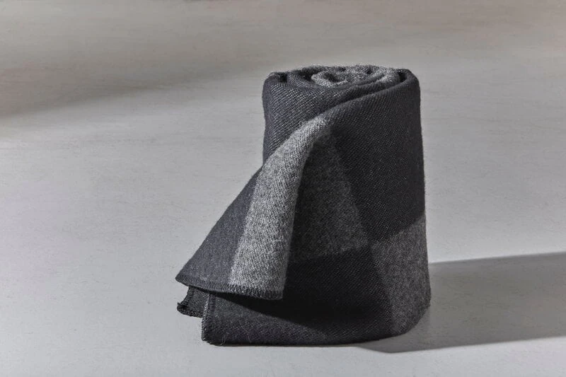 Anno Ala Throw, 130 X 180 Cm, Dark Grey - Black 5 Anno Ala Throw, 130 X 180 Cm, Dark Grey - Black - Image 3