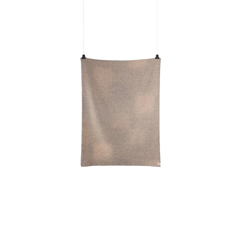 Røros Tweed Bernadette Throw, 200 X 135 Cm, Light Pink - Light Grey 5 Røros Tweed Bernadette Throw, 200 X 135 Cm, Light Pink - Light Grey - Image 3