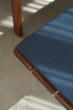 Carl Hansen & Søn BM0700 Seat Cushion, Recheck 0875 -Textile Promotional Store BM0699 BM0700 eucalyptus darkoil CUBM0699 recheck0875 detail v1