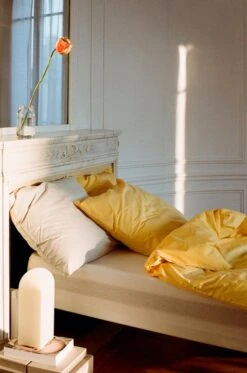 HAY Duo Pillowcase, Golden Yellow 12 HAY Duo Pillowcase, Golden Yellow -Textile Promotional Store Duo Duvet Cover golden yellow Duo Pillow Case cappuccino Connect Bed white Parade Table Lamp 320 shell white 02