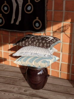 Marimekko Musta Tamma Cushion Cover, 40 X 60 Cm, Brown - Blue 5 Marimekko Musta Tamma Cushion Cover, 40 X 60 Cm, Brown - Blue -Textile Promotional Store FINAL Marimekko prefall 20215227 5 VS