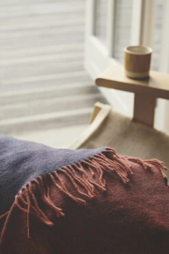 Silkeborg Uldspinderi Franja Throw, Burgundy Blue -Textile Promotional Store Heg Mller 201027 Silkeborg Uld spinderi1767 copy