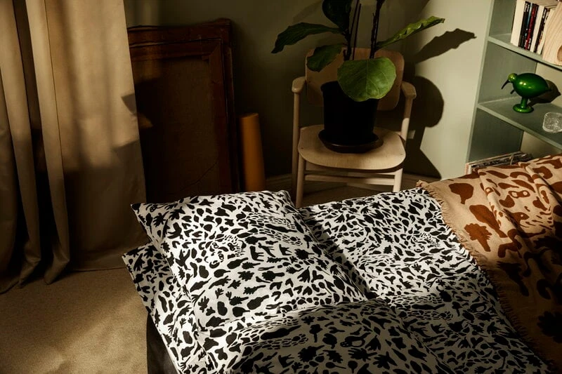 Iittala OTC Cheetah Duvet Cover Set, 150 X 210 Cm, Black - White 4 Iittala OTC Cheetah Duvet Cover Set, 150 X 210 Cm, Black - White - Image 2