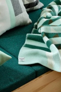 Røros Tweed Kvam Throw, 135 X 200 Cm, Green -Textile Promotional Store KVAM 5213 Green 02
