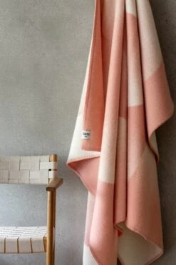 Røros Tweed Moon Throw, 135 X 200 Cm, Rosy Sky -Textile Promotional Store MOON 5903 Rosy sky