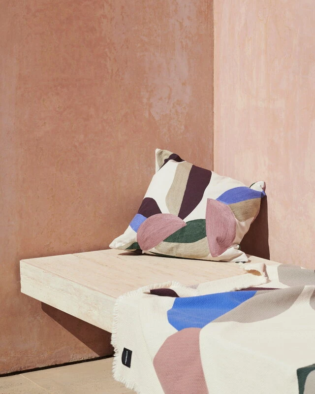 Marimekko Berry Throw, Cotton - Red - Electric Blue 5 Marimekko Berry Throw, Cotton - Red - Electric Blue - Image 3