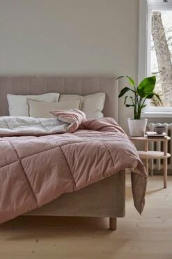 Matri Moona Single Bed Cover, 160 X 260 Cm, Rose Powder - Mulberry 7 Matri Moona Single Bed Cover, 160 X 260 Cm, Rose Powder - Mulberry -Textile Promotional Store Matri Basic Quilted Moona Front 0207 lr