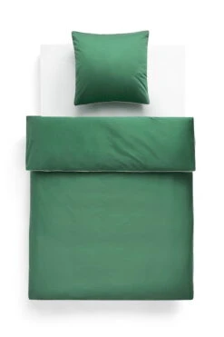 HAY Outline Duvet Cover, Emerald Green -Textile Promotional Store Outline Duvet Cover 140x200 emerald green Outline Pillow Case 63x60 soft emerald green