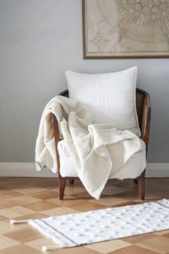 Tikau Pallo Rug, White Dots -Textile Promotional Store Tikau TKU PALLO WHITEDOTS 50X90 4