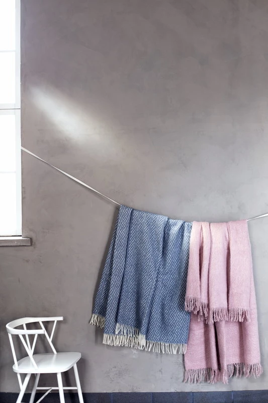 Lapuan Kankurit Saaga Uni Mohair Blanket, Rose 4 Lapuan Kankurit Saaga Uni Mohair Blanket, Rose - Image 2