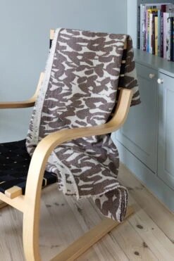 Lapuan Kankurit Jäkälä Blanket, White - Brown -Textile Promotional Store lapuankankurit jakala blanket white brown 2 0