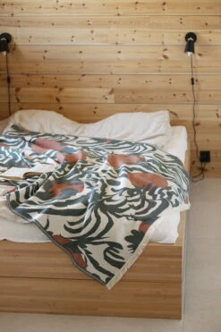 Lapuan Kankurit Kuutamo Blanket, Green - Cinnamon -Textile Promotional Store lapuankankurit kuutamo blanket green cinnamon 3 0