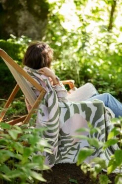 Lapuan Kankurit Kuutamo Throw, Olive - Rose -Textile Promotional Store lapuankankurit kuutamo blanket olive rose 4 0