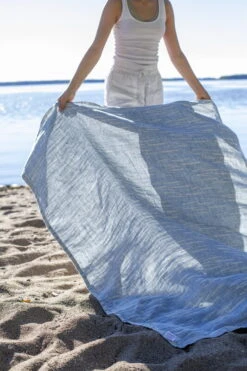 Lapuan Kankurit Osmankäämi Table Cloth/throw, 145 X 200 Cm, Linen - Blue -Textile Promotional Store lapuankankurit osmankaami tablecloth blanket linen rainy blue 4
