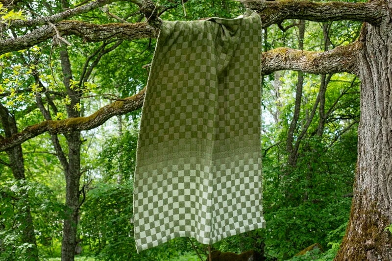 Lapuan Kankurit Shakki Blanket, Beige - Olive - White 6 Lapuan Kankurit Shakki Blanket, Beige - Olive - White - Image 4