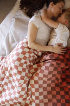 Lapuan Kankurit Shakki Blanket, Green - Red - White 11 Lapuan Kankurit Shakki Blanket, Green - Red - White -Textile Promotional Store lapuankankurit shakki blanket green red white 4 0