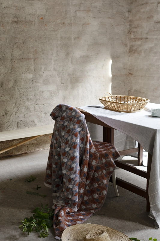 Lapuan Kankurit Tulppaani Blanket, 130 X 240 Cm, Cinnamon - Blue - Image 4